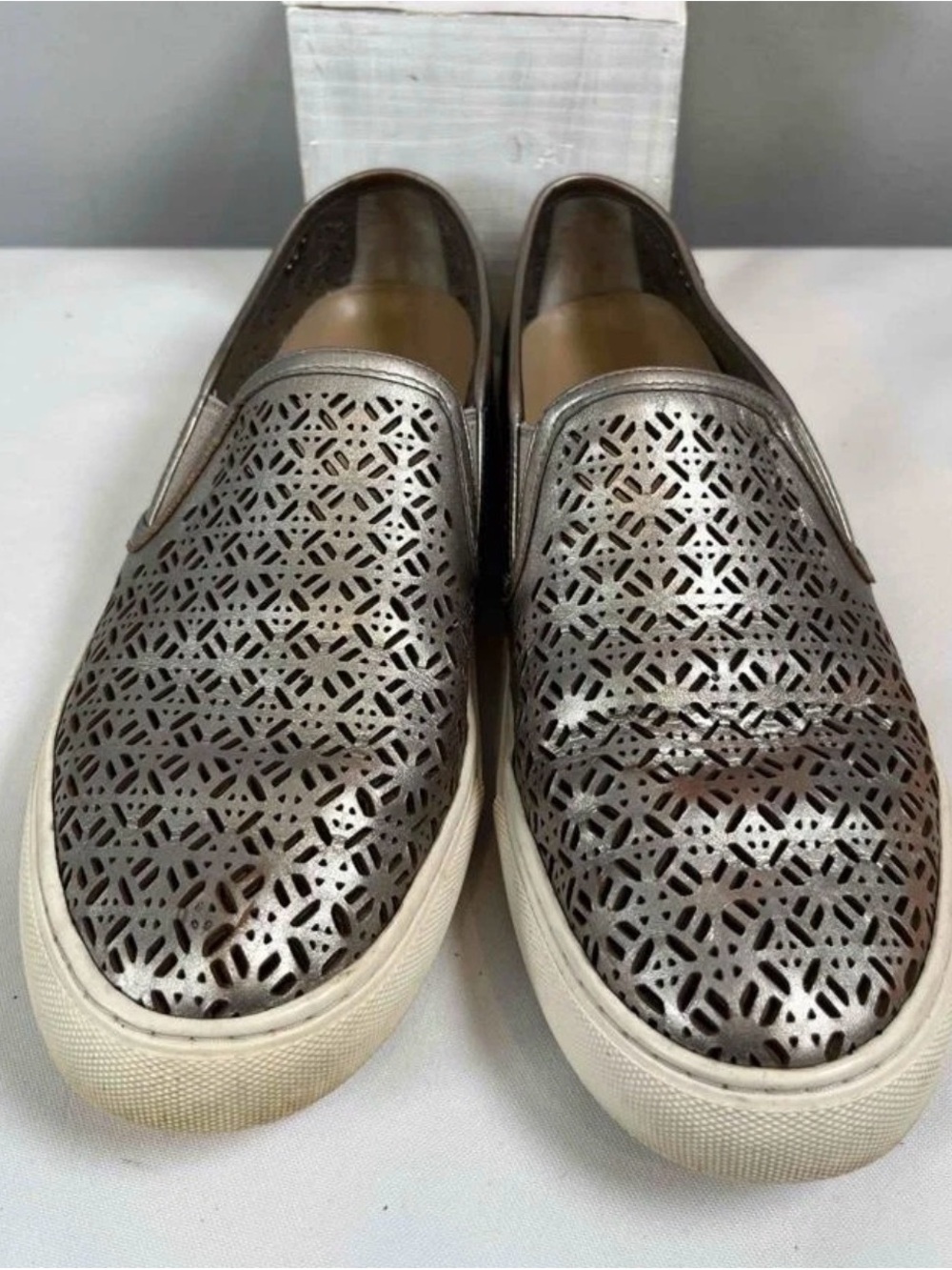 TORY BURCH Metallic Silver Perforated Laser Cut Comfort Shoes Sz 6
